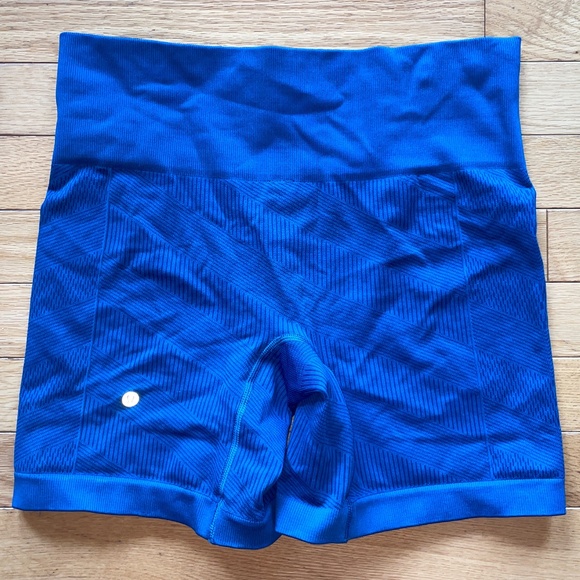 Women’s Lululemon Fitted Ribbed Short Shorts - Picture 2 of 7